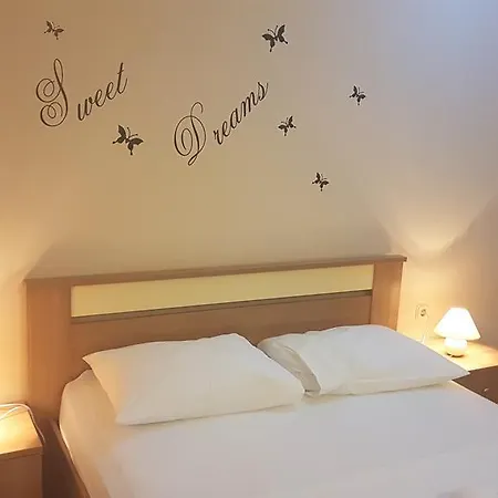 Mrdelja Apartment Vrsi